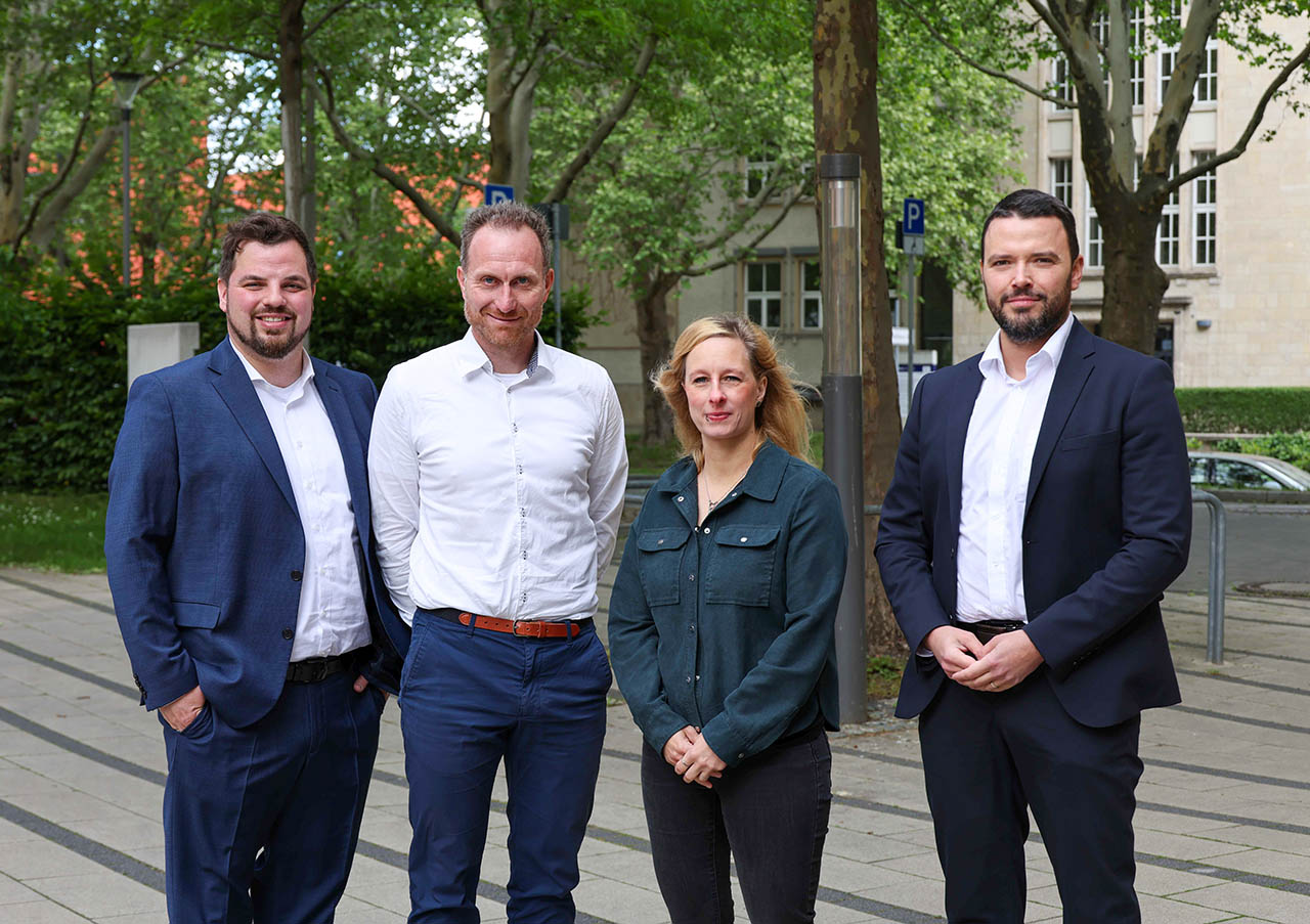 Personelle Neuaufstellung in Jena: (v.l.) Sportdezernent Johannes Schleußner, der neue Sportbeauftragte Matthias Weißbrodt, Vanessa Baum als neue persönliche Referentin sowie Bürgermeister und Dezernent Benjamin Koppe, Foto: Stadt Jena