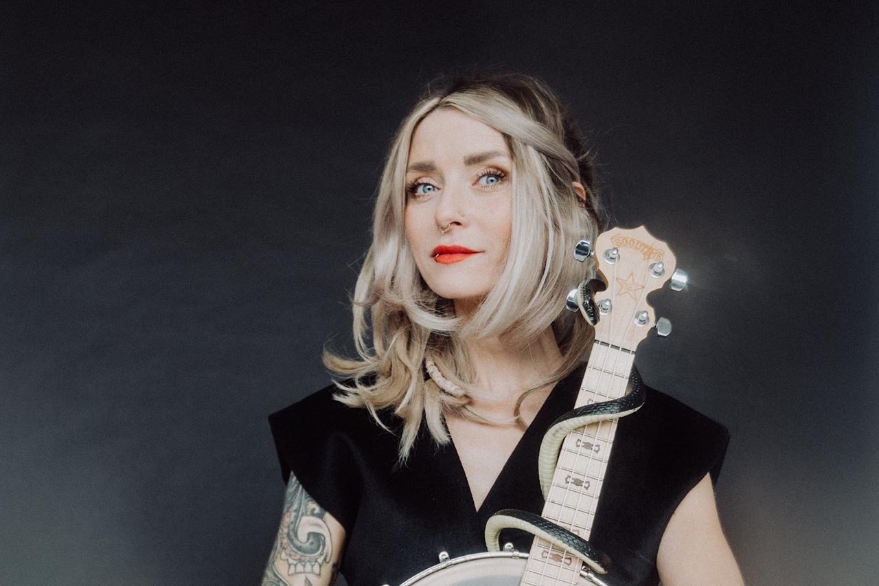 Sarah Lesch live in Jena – Poesie & Widerstand 11.10.2025, Foto: Fb-Eventbanner F-Haus und a.s.s. concerts, Sarah Lesch