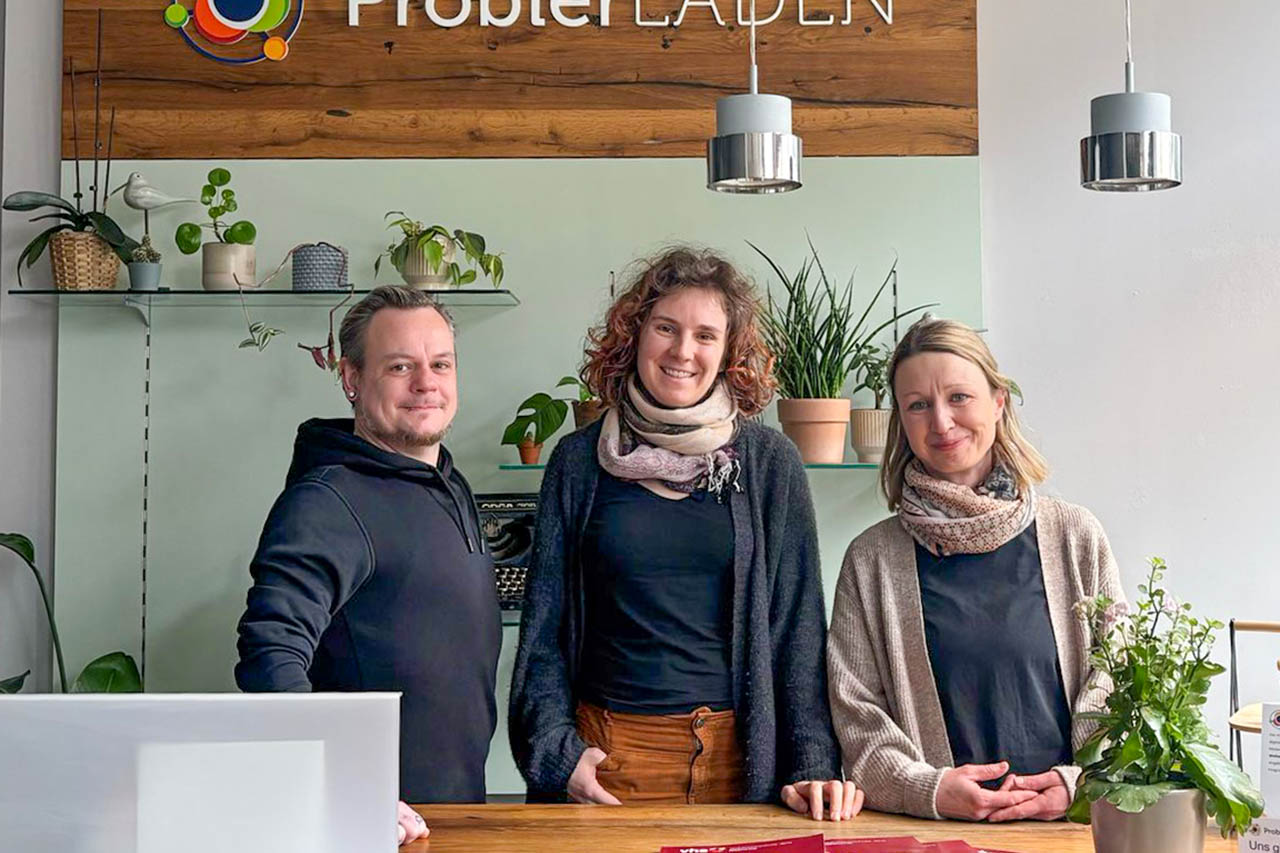 Der ProbierLaden in der Jenaer Innenstadt macht vom 11. bis 22. August 2025 Sommerpause. Beeindruckende Zwischenbilanz: Insgesamt konnten über 3.700 Menschen erreicht werden – ob im Laden, unterwegs mit dem ProbierMobil oder bei Events. Foto: ProbierLaden // vhs Jena