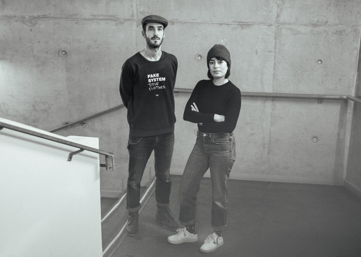 Willkommen in Jena: Fassadenkunst als kulturelles Aushängeschild „Willkommen in Jena“: Spanisches Künstlerduo Reskate gestaltet sichtbare Fassade an der A4. Foto: Reskate // JenaWohnen