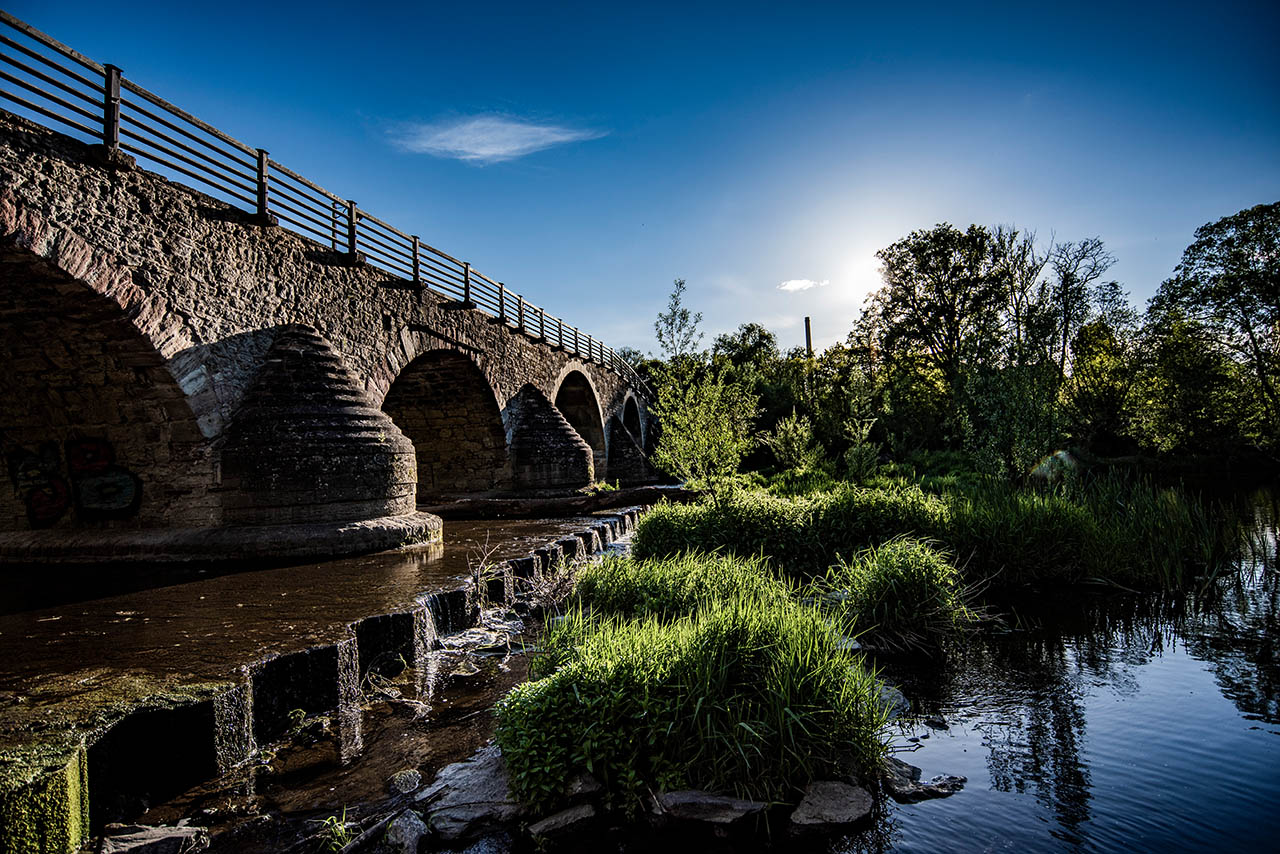 Allgemeinverfügung zum Wasserentnahmeverbot in Jena 2025 tritt in Kraft. Ziel: Schutz der Gewässer und des Ökosystems bei anhaltender Trockenheit. Symbolfoto: Saale in Jena-Burgau, Jenafotografx