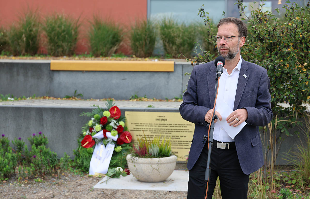 Die Worte des Oberbürgermeisters machten deutlich, wie eng Geschichte und Gegenwart miteinander verknüpft sind. Foto: Stadt Jena