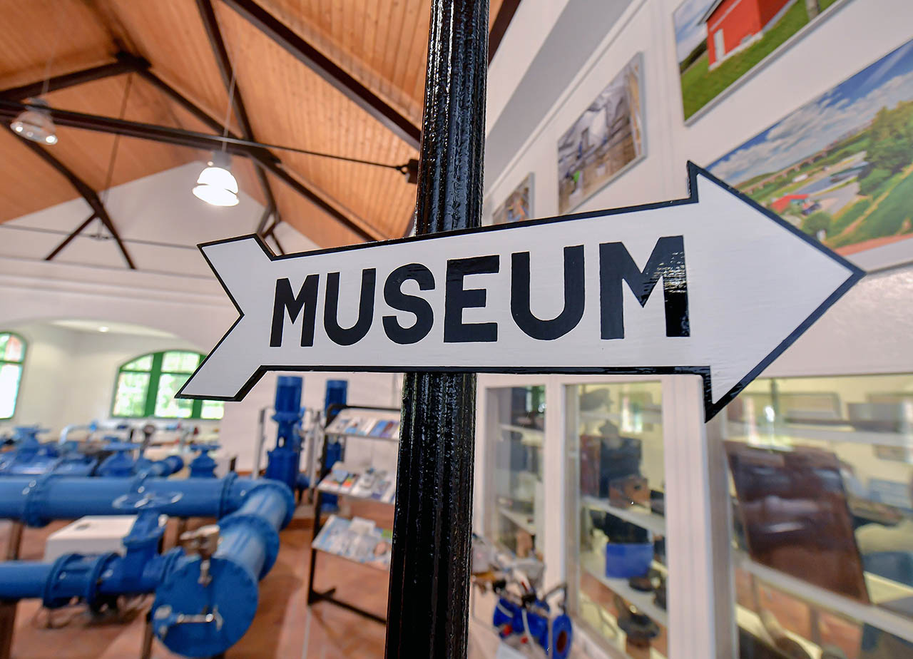 Das Wasser- und Abwassermuseum Mühltal öffnet wieder. Besucher erwartet Geschichte, Technik und spannende Exponate rund um Jenas Wasserversorgung. Nach mehrmonatiger Pause öffnet das Wasser- und Abwassermuseum im Pumpwerk Mühltal am nächsten Donnerstag wieder seine Pforten für Besucher. Foto: Stadtwerke Jena