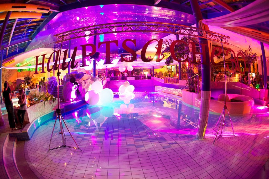 Hauptsache Tanzen feiert am 4.10.2025 im Paradies Café Jena sein Revival. Mit Smoking Joe, Drinks, Snacks & Party-Atmosphäre. Jetzt Tickets sichern! Hauptsache Tanzen feiert am 4.10.2025 im Paradies Café Jena sein Revival. Mit Smoking Joe, Drinks, Snacks & Party-Atmosphäre. Jetzt Tickets sichern!