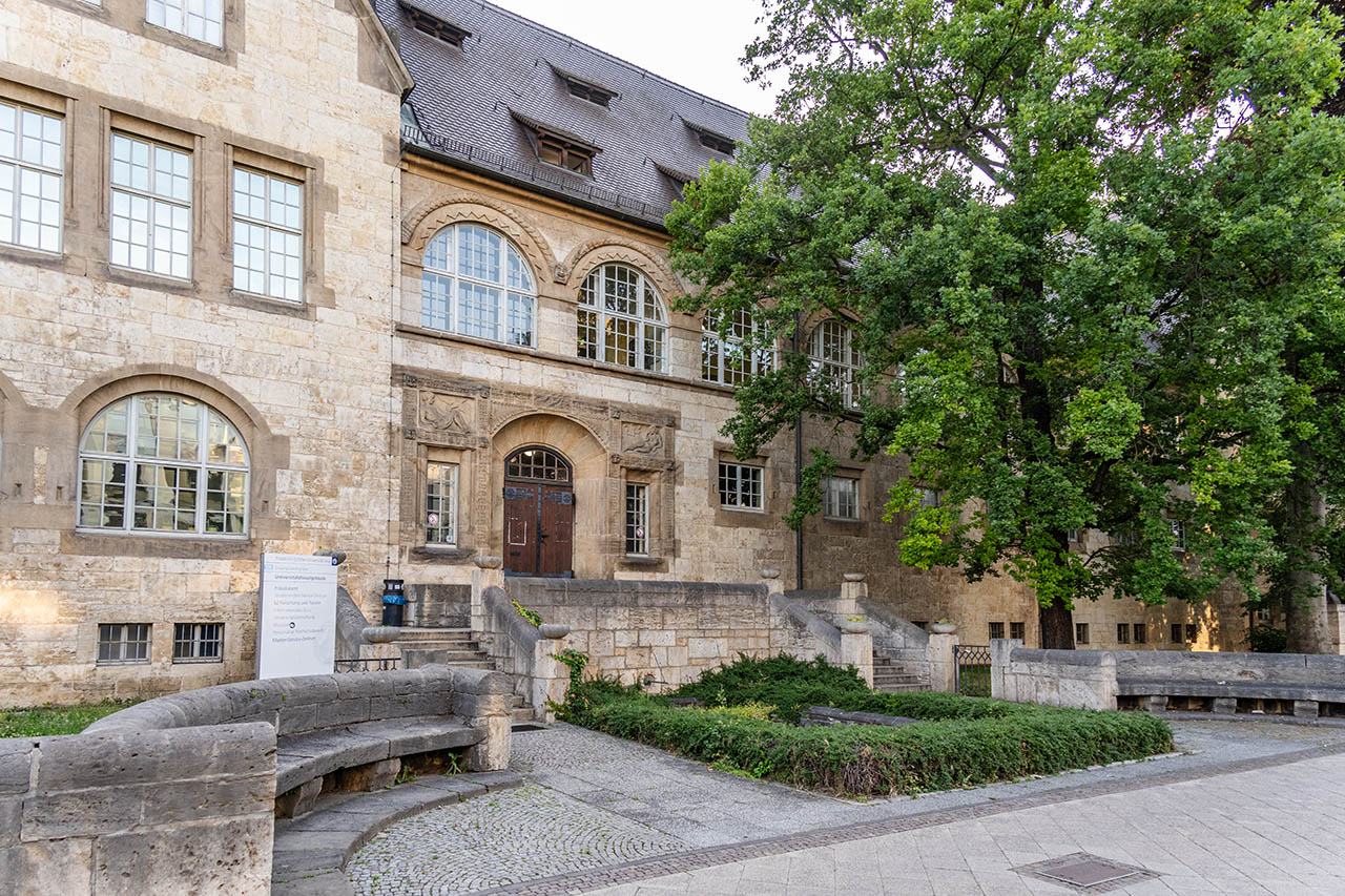Uni Jena steigt im THE-Ranking 2026 weiter auf – mit Spitzenwerten bei Innovation, Forschung und internationaler Zusammenarbeit. Unter den besten 11 % weltweit. Die Universität Jena steigt im THE-Ranking 2026 weiter auf – mit Spitzenwerten bei Innovation, Forschung und internationaler Zusammenarbeit. Foto: Frank Liebold, Jenafotografx