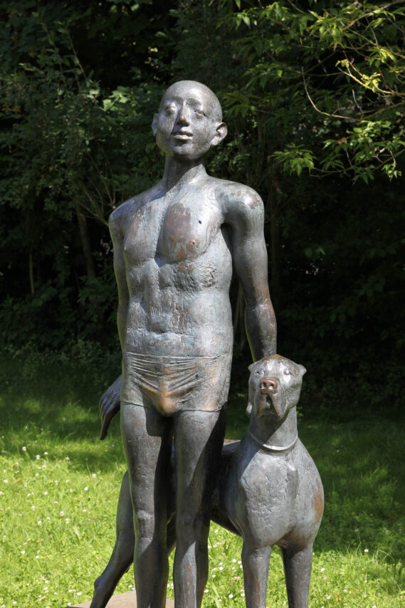 „Der Besitzer (Mann mit Hund)“, Volkmar Kühn, 1984 – Foto: Doris Weilandt „Der Besitzer (Mann mit Hund)“, Volkmar Kühn, 1984 – Foto: Doris Weilandt